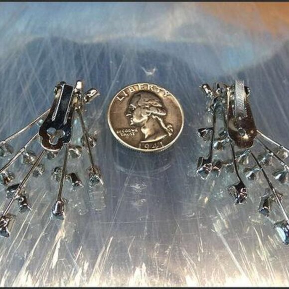 1940s Art Deco Crystal Fireworks Vintage Clip Earrings - Picture 4 of 5
